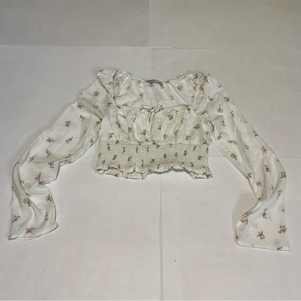 67. Hollister White Floral Blouse - Picture 2 of 7